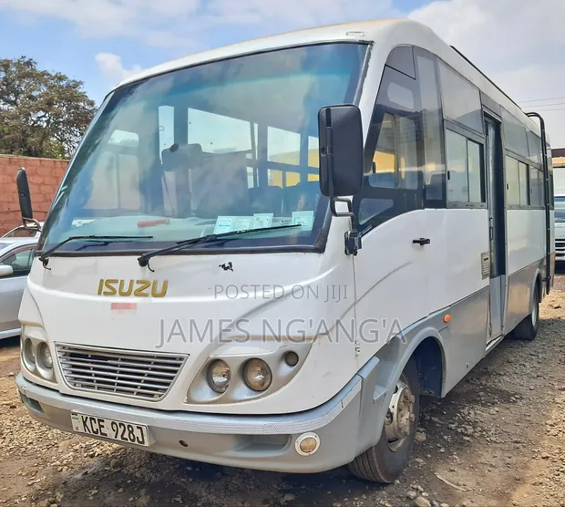 Isuzu NQR 2015 Nyeupe 33 Seater - 1