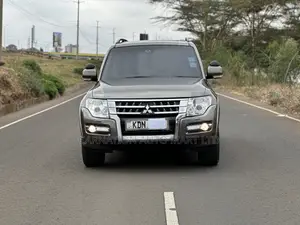 Mitsubishi Pajero V90 3.2 GR Diesel Turbo 2017 Dhahabu