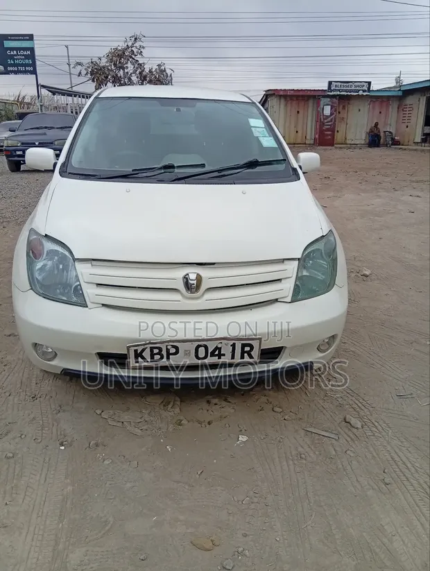 Toyota IST 2005 Nyeupe - 1