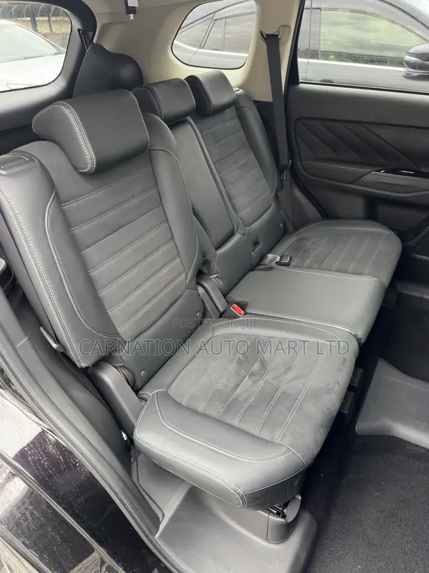 Mitsubishi Outlander 2.0 PHEV AWD 2017 Nyeusi - 1