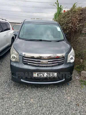 Toyota Noah 2013 Kijivu