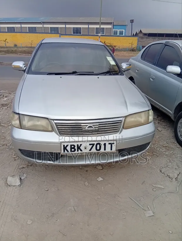 Nissan Sunny 2005 Silver - 1