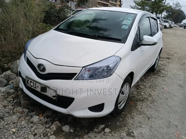 Toyota Vitz 2011 White - 1