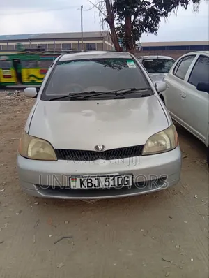 Toyota Platz 2003 Nyeupe
