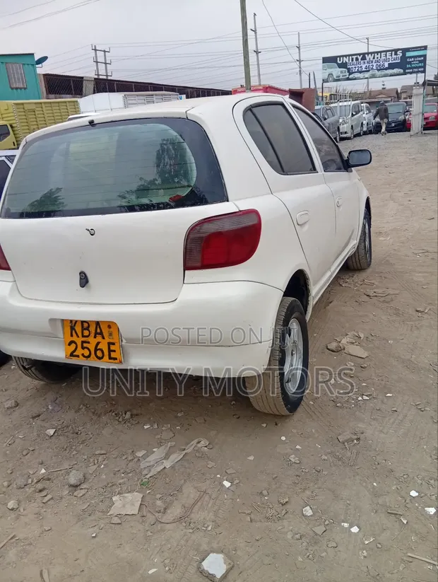 Toyota Vitz 2002 White - 1