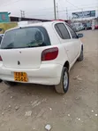 Toyota Vitz 2002 White - 1