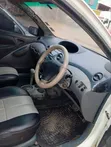 Toyota Vitz 2002 White - 2