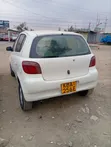 Toyota Vitz 2002 White - 4