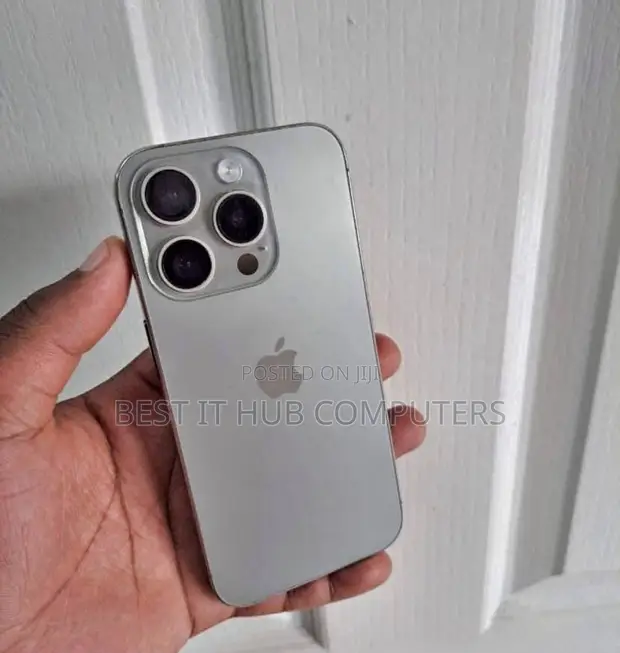Apple iPhone 15 128GB Graphite - 1