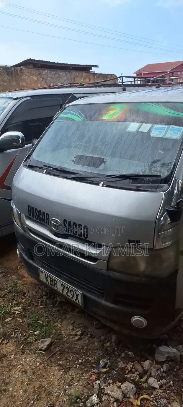 Toyota HiAce 2016 Silver - 1