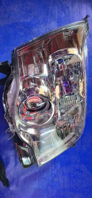 Toyota Noah Xenon Headlights (2012)