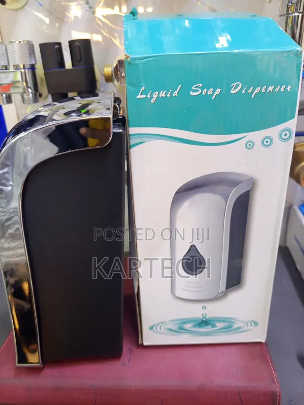 Kituo cha Kusambaza Sabuni ya Kioevu cha Fedha – Chenye Kuwekwa Ukutani - 1