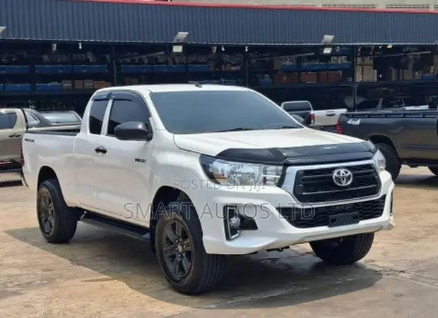Toyota Hilux Revo Smart Cab Diesel 2.4 RWD 2019 Nyeupe - 1