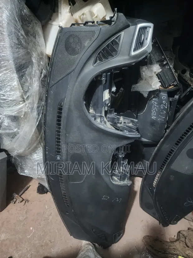 Dashboard ya Mazda Axela 2015 - 1