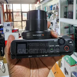 Sony ZV-1 Kamera ya Dijitali (Nyeusi)