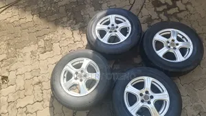 Magurudumu ya Subaru Forester na Matairi (Yaliyotumika)