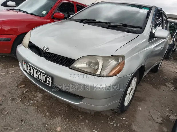 Toyota Platz 2004 Silver - 1
