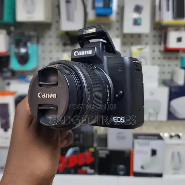 Canon EOS M50 Kamera ya Mirrorless na Lens ya 15-45mm Video Creator Kit - 1