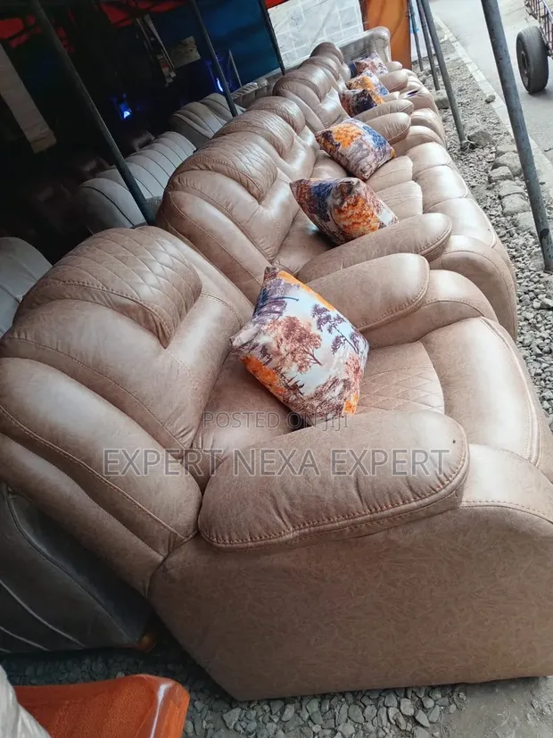 Kochi ya Semi-Recliner Yenye Starehe - 1
