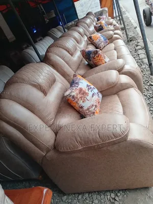 Kochi ya Semi-Recliner Yenye Starehe