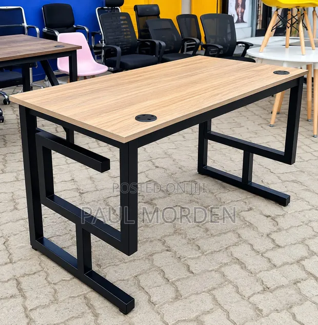 Boss Office Products Meza ya Ofisi ya Metallic Stand ya Coiled 1.2m - 1