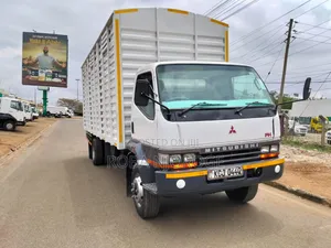 Mitsubishi Fuso 2015 Nyeupe Lori la Taka