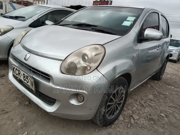 Toyota Passo 2011 Silver - 1