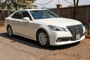Toyota Crown Royal Saloon 2014 Nyeupe