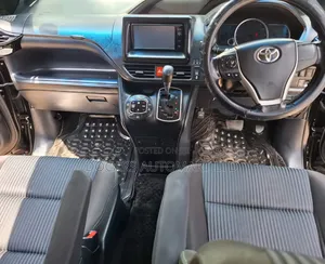 Toyota Noah 2015 Nyeusi