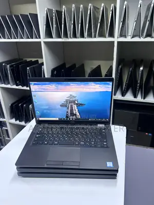 Laptop Dell Latitude 7390: Core i7, 16GB RAM, 256GB SSD