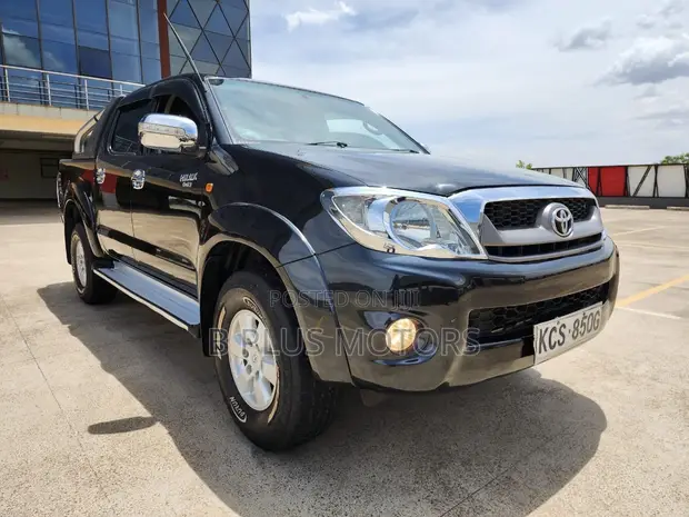Toyota Hilux Double Cab 2012 Nyeusi - 1