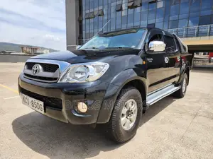 Toyota Hilux Double Cab 2012 Nyeusi
