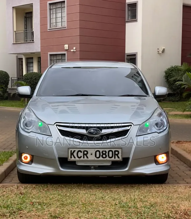 Subaru Legacy 2011 Nyeupe - 1