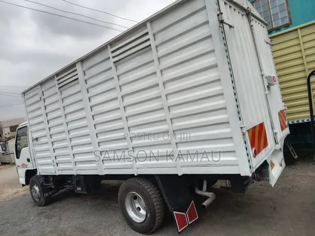 Isuzu NPR Lorry - 1