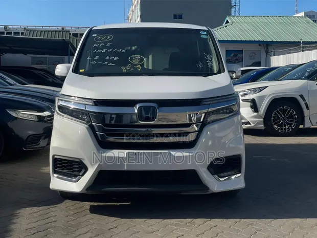 Honda Stepwgn 2019 White - 1