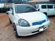 Toyota Vitz 2002 Nyeupe - 1