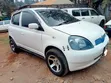 Toyota Vitz 2002 Nyeupe - 2