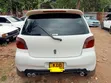 Toyota Vitz 2002 Nyeupe - 4