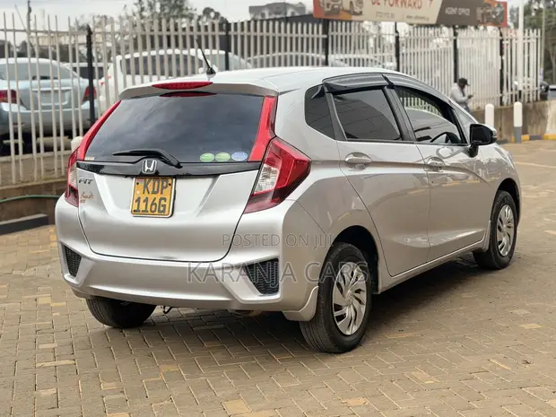 Honda Fit 2016 Silver - 1
