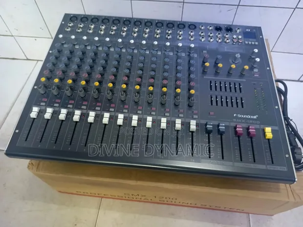 Mackie SMX-1200 Mixer ya Channel 12 - 1
