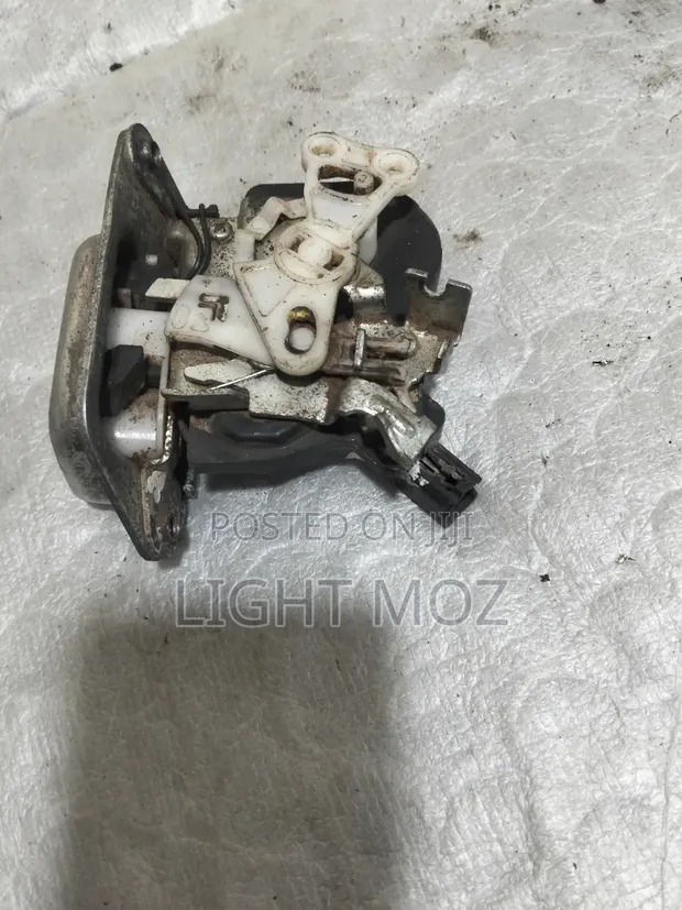 Toyota Passo Bootlock - 1