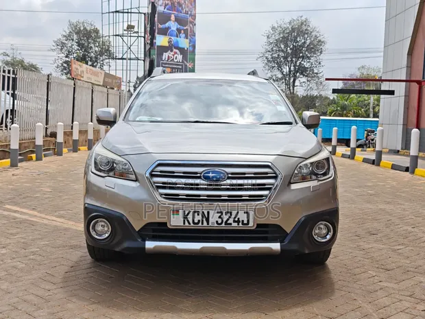 Subaru Outback 2.5i Limited 2015 Gold - 1
