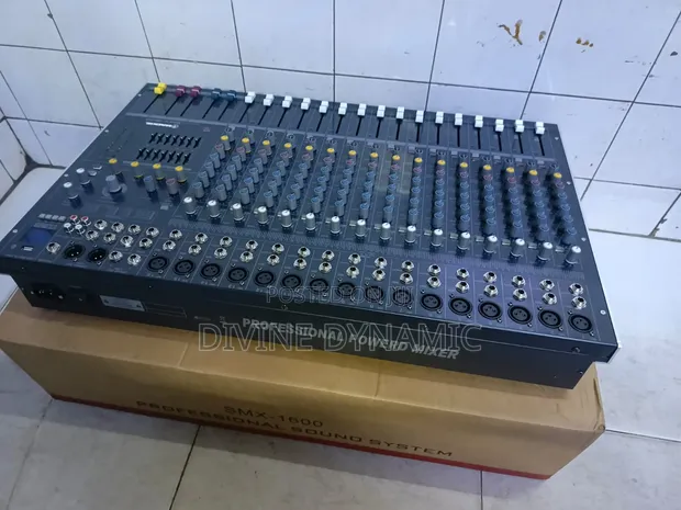Soundcraft SMX-1600 16-Channel Mixer - 1