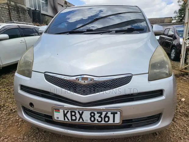 Toyota Ractis 2008 Silver - 1