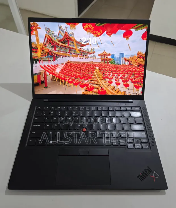 Lenovo ThinkPad X1 Carbon Gen 10 Laptop - 1