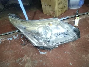 Toyota Avensis 2012 Xenon Headlight