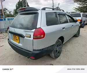 Nissan Advan 2002 Nyeupe
