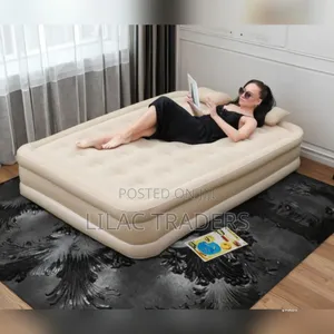Inflatable King Size Airbed with Built-in Pump - 200x180x40cm