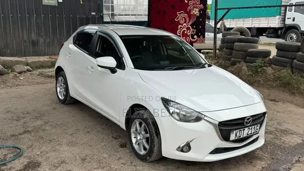 Mazda Demio 2018 Nyeupe - 1