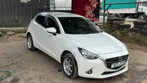Mazda Demio 2018 Nyeupe